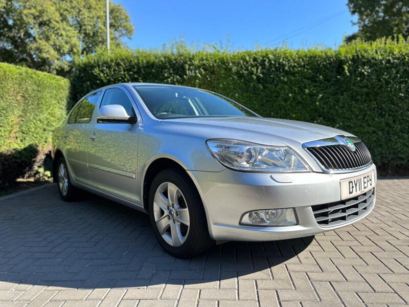 View SKODA OCTAVIA 2.0 TDI Elegance Euro 5 5dr